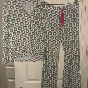 Festive Wreath Women’s Pajama Set